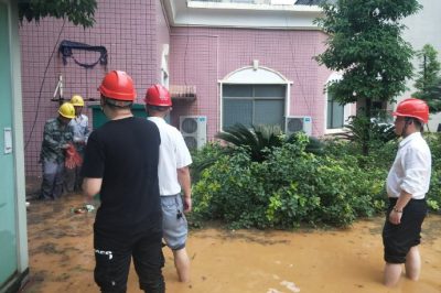 衡東供電公司組織雨后配電設(shè)備搶修