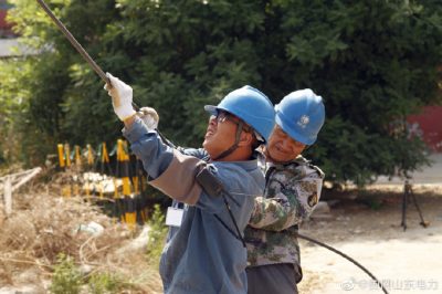 陵城電力：10千伏前雨線進行升級改造作業(yè)