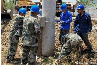 臨沂電力：立桿架線保盛夏期間居民安全用電