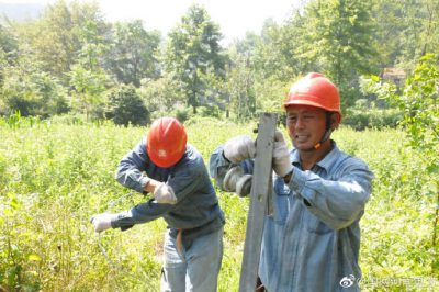 固始供電公司搶修武廟鄉(xiāng)皮沖村受損壞線路