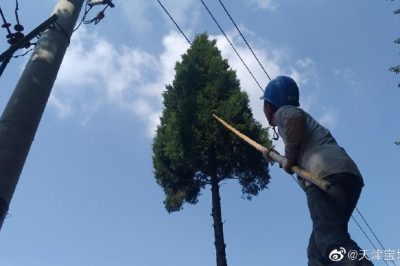 110千伏曙光變電站對(duì)智能巡檢機(jī)器人的路徑信息、數(shù)據(jù)傳輸?shù)认到y(tǒng)進(jìn)行檢驗(yàn)調(diào)試