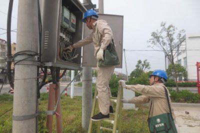 檢查更換配變箱內(nèi)的漏電保護(hù)器及設(shè)備，保障迎峰度夏安全供電