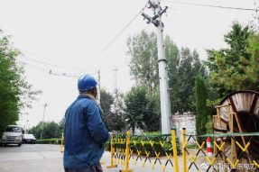 桓臺縣供電公司新立電桿27基、架設(shè)線路1.3公里、敷設(shè)電纜200余米