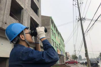 開(kāi)展雨后設(shè)備巡視，為迎峰度夏期間安全供電消除隱患