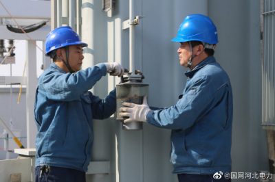 海興縣供電公司對變電站站內設備進行巡視，及時消除安全隱患