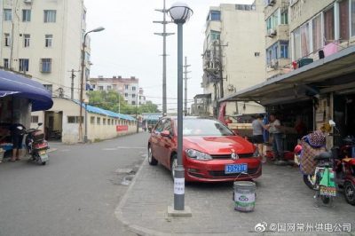 “假”電桿漏電 “真”供電排險(xiǎn)–修復(fù)漏電路燈