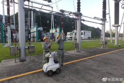 湖北檢修公司500千伏十堰變電站的智能巡檢機(jī)器人