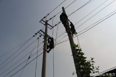 將100千伏安變壓器更換為200千伏安變壓器，提高供電可靠性