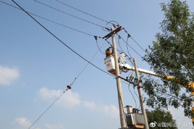 無棣縣供電公司新上300千伏安變壓器實施帶電接火送電