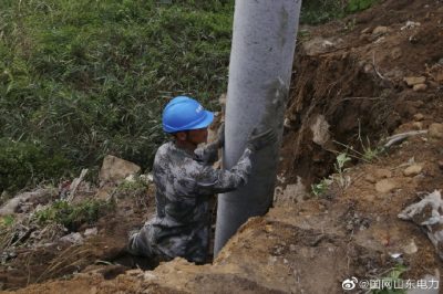 龍口市供電公司在10千伏盛家村二臺區(qū)新建工程施工