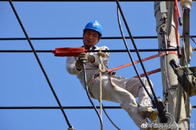 太倉市供電公司對浮橋鎮(zhèn)方橋村10千伏九明線進(jìn)行遷移