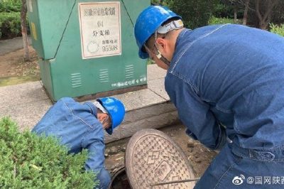 黃陵縣供電公司利用降雨間歇全面巡視