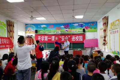 資陽供電公司在文龍小學(xué)開展安全進校園活動