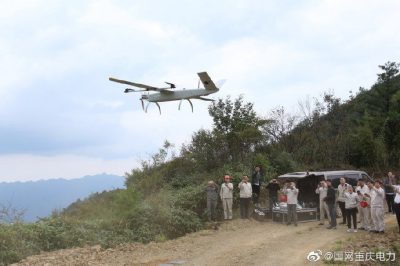 重慶電力公司利用無人機巡視雪寶山無人區(qū)