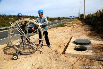 潮水機場路35千伏季崮線進行入地電纜敷設(shè)工作