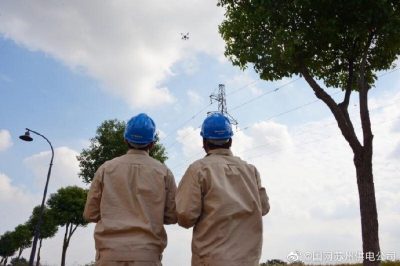 太倉市供電公司用無人機(jī)對轄區(qū)內(nèi)的220千伏線路進(jìn)行巡視