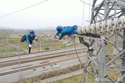 110千伏傅巨牽線配鐵路部門巨峰牽引站檢修