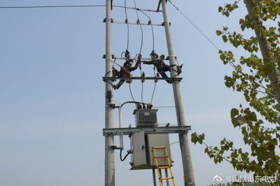 寧津縣供電公司10千伏鄭莊線進行檢修