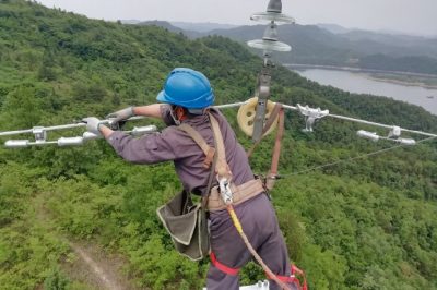 安裝防振錘，消除振動(dòng)力