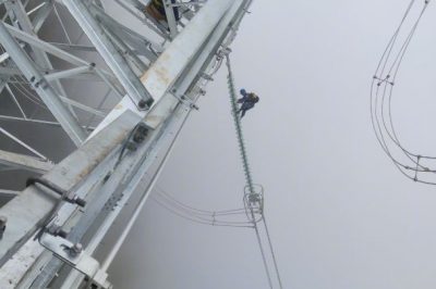 迷霧里高空走線，還碰上38°大下坡……太難了