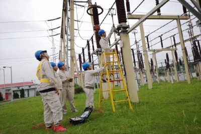 東新村變電站設(shè)備開展帶電檢測工作