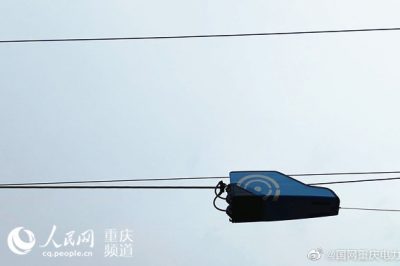 重慶智能機(jī)器人為裸露電線穿上“絕緣外衣”