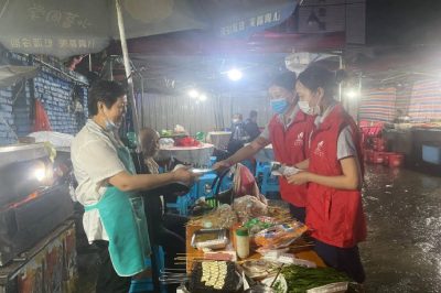 “電小二”進(jìn)夜市，讓地?cái)偭疗饋? title=