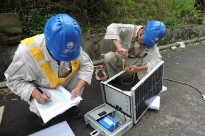 新智能設備-一臺架空暫態(tài)錄波型遠傳故障指示器