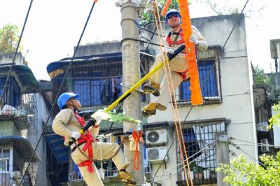 高溫集訓(xùn) 苦練本領(lǐng)備戰(zhàn)“巴渝工匠”杯技能競賽