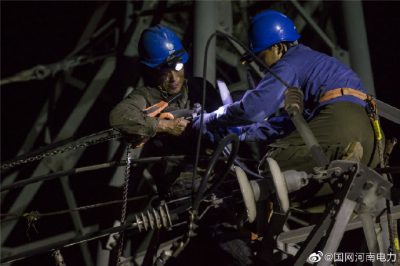 4條線路進(jìn)行集中消缺維護(hù)，更換耐張線夾12只、鍍鋅端子33個(gè)