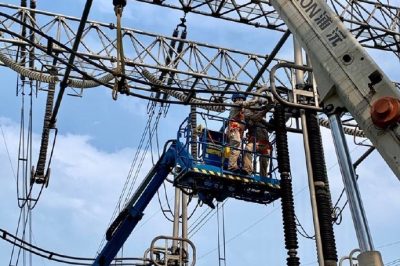 在500千伏東善橋變電站開展電流互感器更換工作