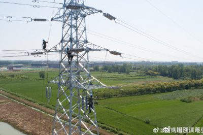 架設(shè)110千伏薔薇變電站輸電線路