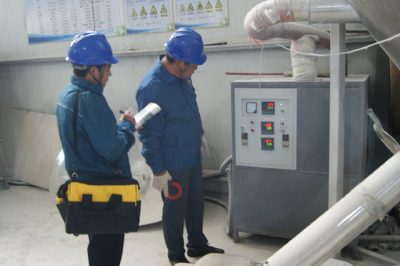 對(duì)客戶的配電盤、啟動(dòng)柜、電表箱、保護(hù)器、接地線等進(jìn)行排查測(cè)試