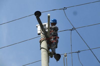 對元氏縣使莊村“煤改電”項(xiàng)目配套電力設(shè)施加緊進(jìn)行改造