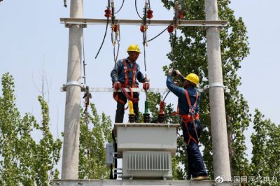 對(duì)轄區(qū)10千伏線路、配電臺(tái)區(qū)設(shè)備進(jìn)行巡視消缺
