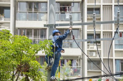 全面整改殘舊老化低壓線路17.59公里，增加用電容量5150千伏安