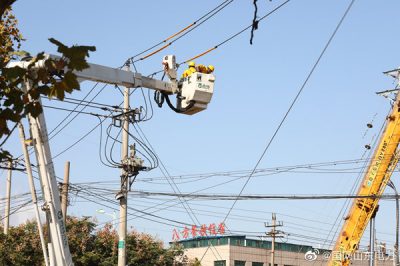 對10千伏長山線6號桿開展帶電遷移工作