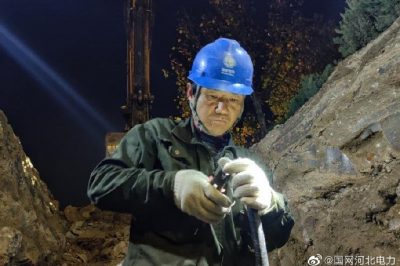 搶修受損電纜，及時(shí)恢復(fù)供電