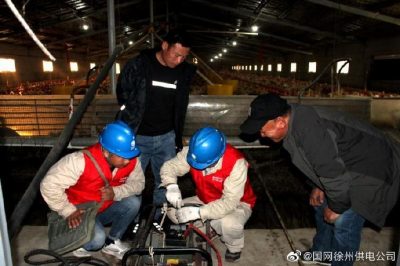 宣傳安全用電知識，現(xiàn)場講解漏電保護(hù)器、插座等常識