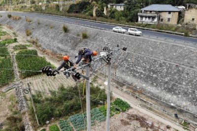 對巖泉街道薄岸村的高壓線路、設(shè)備進(jìn)行缺陷查找