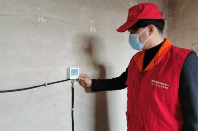 對轄區(qū)內(nèi)煤改電用戶進行走訪，檢查取暖設備