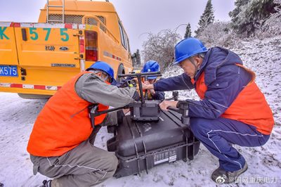 寒潮來襲 無人機(jī)助電網(wǎng)人戰(zhàn)冰雪