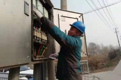 國網(wǎng)沛縣供電公司敬安供電所組織人員開展低電壓臺(tái)區(qū)專項(xiàng)治理