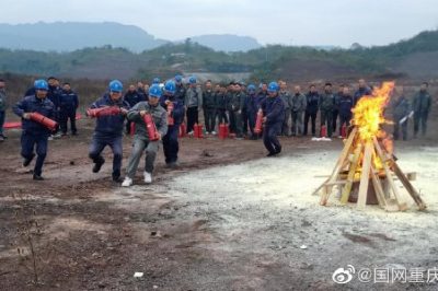 國網(wǎng)重慶綦南供電公司在12月4日至5日開展了為期2天的應(yīng)急演練、消防知識(shí)培訓(xùn)活動(dòng)