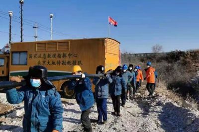 對鉆孔上方10千伏線路進(jìn)行切改，敷設(shè)300米電纜