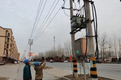 對配電變壓器、柱上開關等線路設備進行特巡、測溫